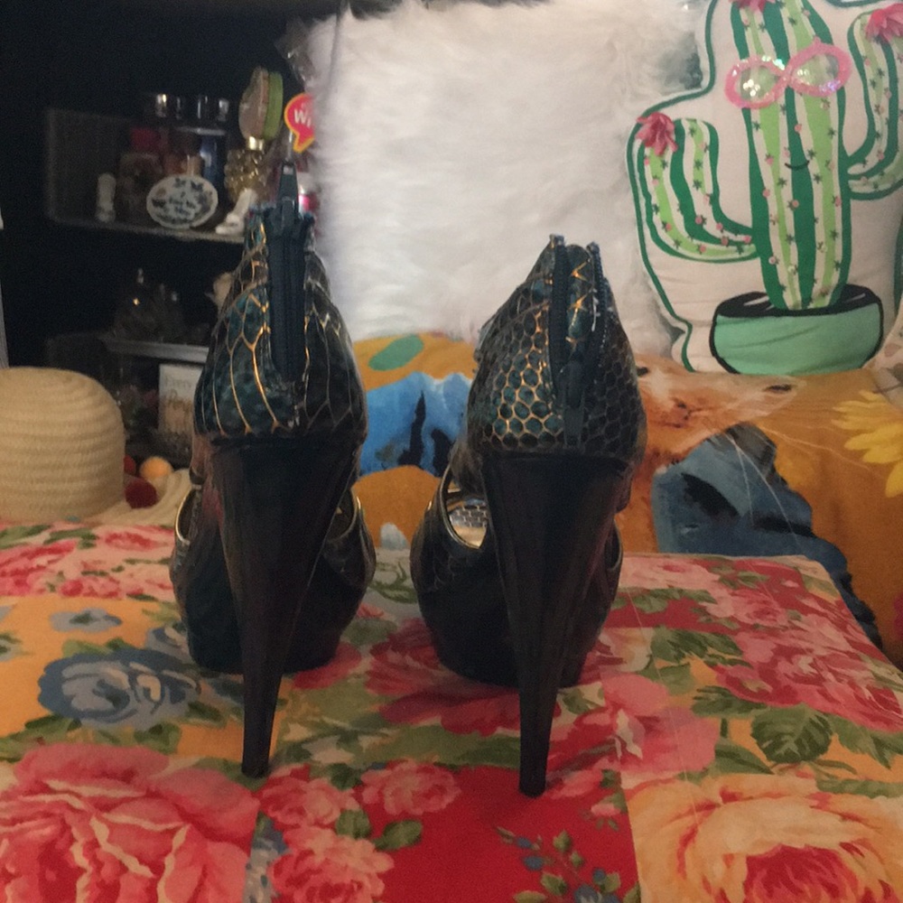 Shoe - Picture 3 of 4